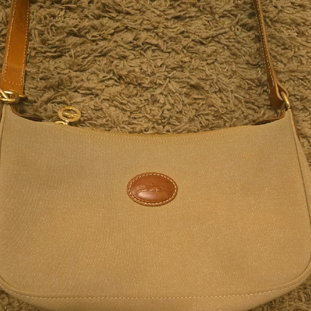 Elegant Longchamp Tan Shoulder Bag - Picture 3 of 15